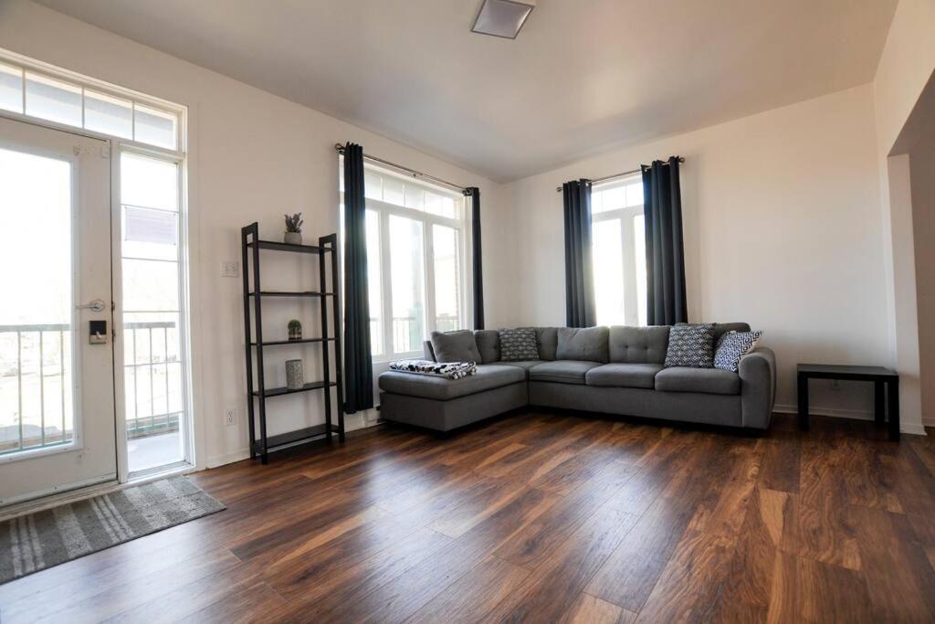 The 1810 - Spacious With Balcony - North Of Quebec Exteriör bild